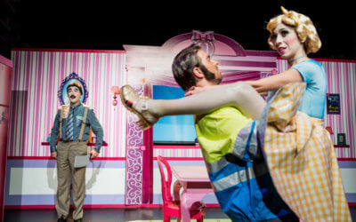 ‘Alpenstock’, farsa ‘petarda’ y sátira social