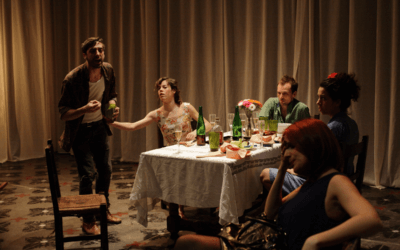 Família, mil·lennials i passat es troben al Tantarantana