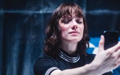 La banalidad de la era ‘millennial’ comprimida en una obra de teatro