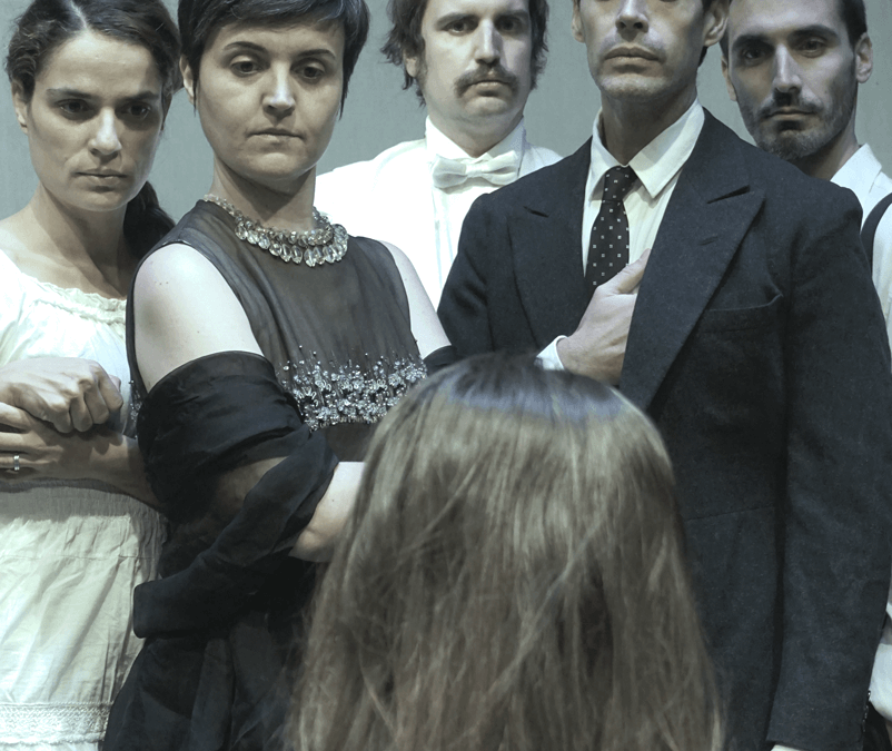 LA FAMILÍA ES DESPERTA